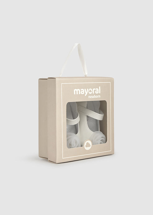 ZAPATO NIÑA MERCEDITAS FLOR CRUDO MAYORAL