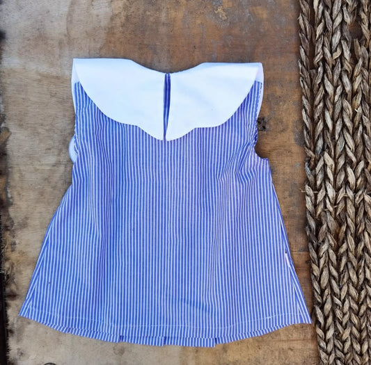 Blusa niña chinita azul Bea Frías - detalle bordado