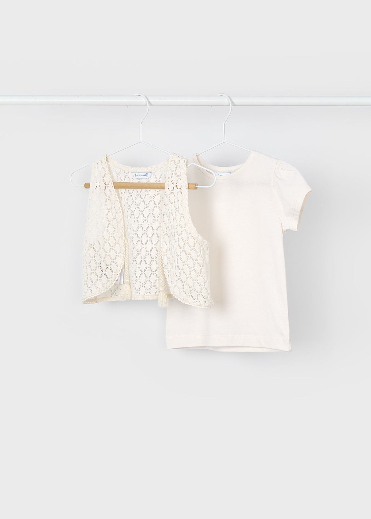 CONJUNTO NIÑA 2 PIEZAS POLERA Y CHALECO HUESO MAYORAL