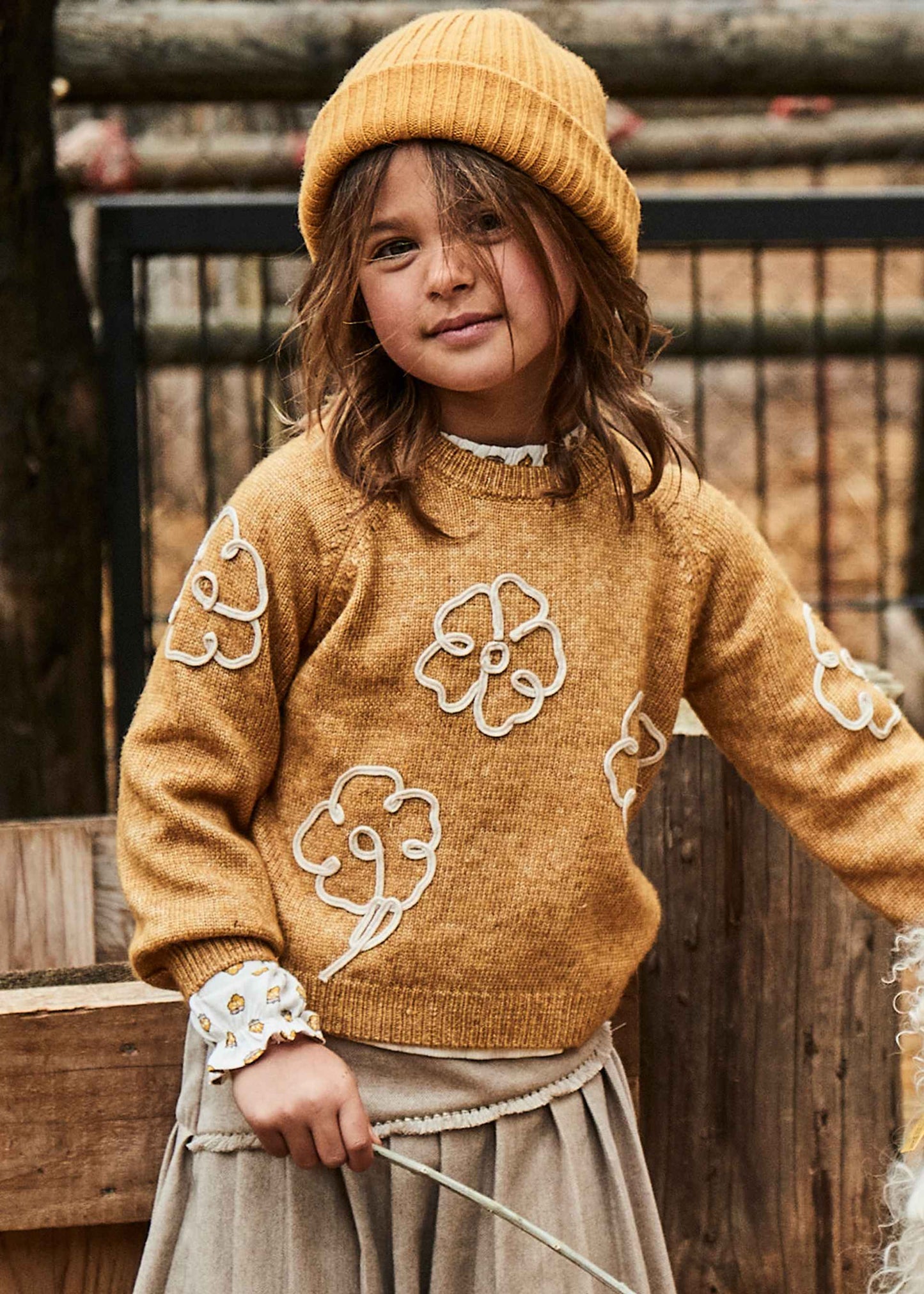 SUETER NIÑA FLORES MOSTAZA MAYORAL